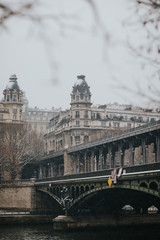 Paysage parisien enneigé