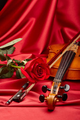 Fototapeta premium Violin and red rose.