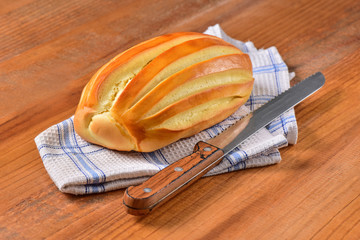 Homemade white bread on top of kitchen towel