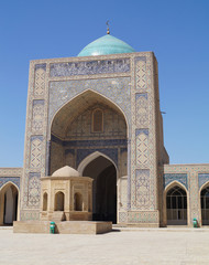 Fototapeta na wymiar madrasah in the center of Bukhara