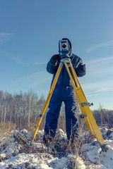 The cadastral service worker conducts surveying and topographic measurements