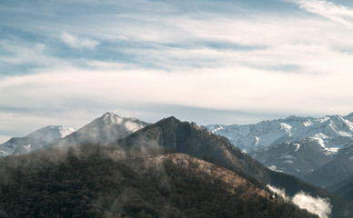 Fototapeta na wymiar montagne en hiver
