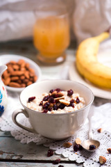 overnight oats with cranberry and almond