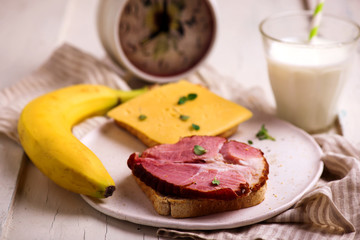 Cheese and ham sandwiches and  milk.Healthy breakfast.