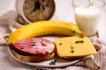 Cheese and ham sandwiches and  milk.Healthy breakfast.