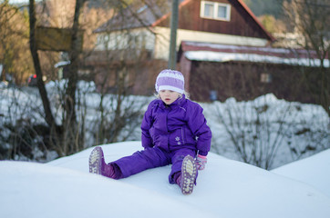 Fototapeta na wymiar little child in winter time