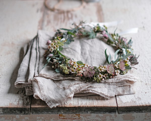 Blumenkranz auf Leinen