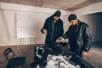 Adult thiefs counting cash