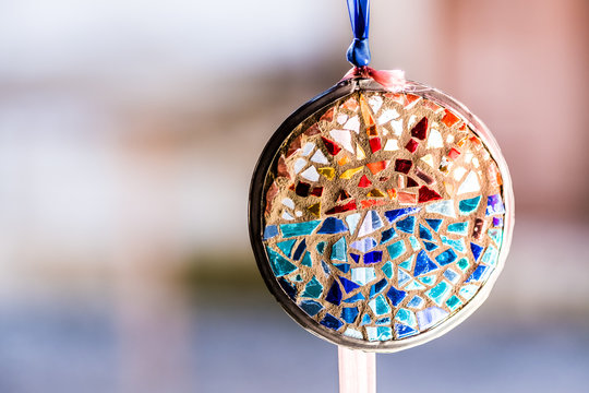 Objet d'art, vitrail color&eacute;, travail du verre