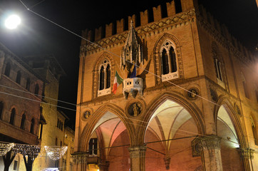 Fototapeta premium Bologna, Emilia Romagna, Italy. December 2018. Piazza della mercanzia, night shot