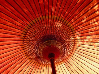 Roter traditionell Japanischer Schirm