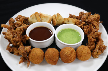 Indian snack pakora plater with mint and tamarind sauce