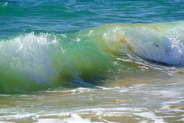 Wellen am Strand von Südengland