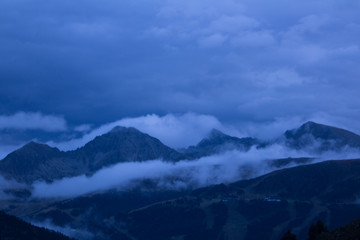 nubes monta&ntilde;a
