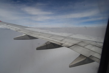Fototapeta premium airplane wings above the sky