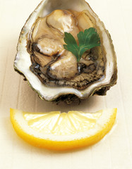 Ostrica con limone  e prezzemolo