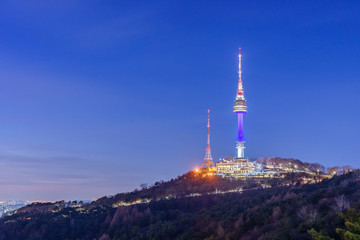 Obraz premium Sunset view in N Seoul Tower is located on Namsan Mountain in central Seoul, South Korea