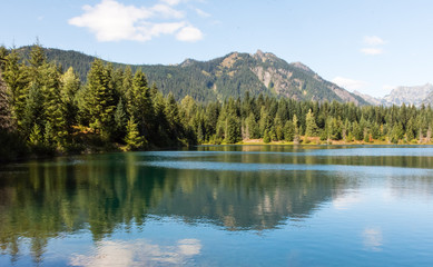 Obraz na płótnie Canvas Lake in mountain