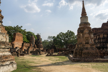 Obraz premium Wat Mahathat Prang and Chedi