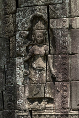 Fototapeta premium Statue of crowned woman in stone wall