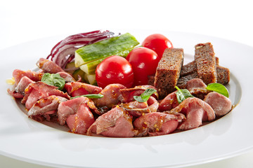 Thin Slices of Spicy Roast Beef with Fresh Vegetables