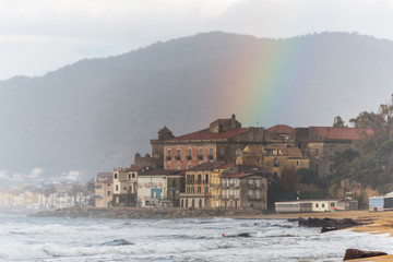 Obraz premium Rainbow over a Village in Southern Italy on the Mediterranean Coast