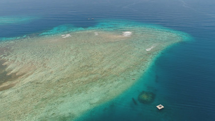 Obraz premium seascape aerial view coral reef, atoll with turquoise water in sea.Tropical atoll, coral reef in ocean waters. Travel concept.