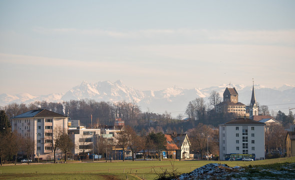 Uster skyline with it's mountains in the background