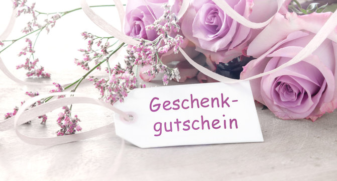 Geschenkgutschein mit rosa Rosenbl&uuml;ten f&uuml;r Muttertag, Valentinstag, Geburtstag