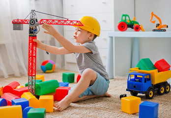Child plays in the builder in the room