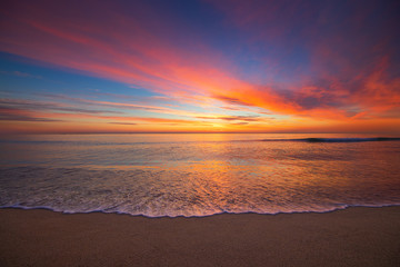 Obraz na płótnie Canvas Beautiful cloudscape over the sea, sunrise shot. Tropical beach.