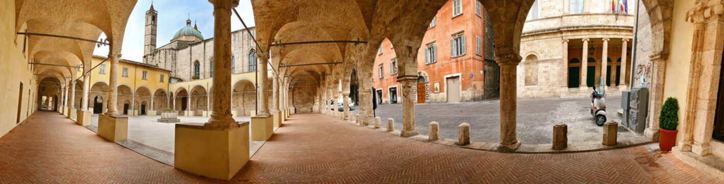 Ascoli Piceno, Cattedrale, chiostro maggiore a 360 gradi