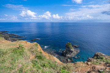 Obraz premium 日本最西端の島、与那国の立神岩（たちがみいわ）