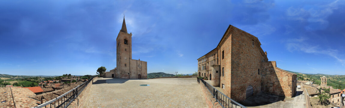 Castignano, piazza con chiesa romanica a 360°