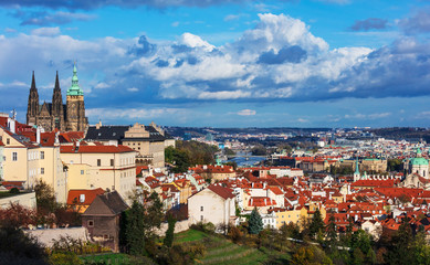 Obraz na płótnie Canvas Prague Castle and Saint Vitus Cathedral at summer day