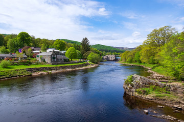 Der Fluss Tummel bei Pitlochry in den schottischen Highlands