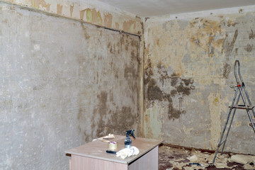 initial preparation of the premises for finishing works. shabby walls. ruin