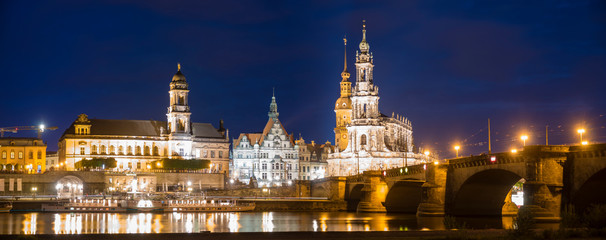 Fototapeta na wymiar Night panorama of the historical part of Dresden