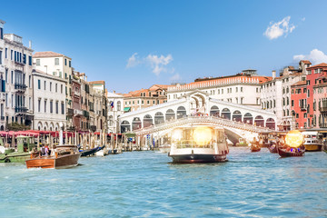 Le pont rialto de Venise - obrazy, fototapety, plakaty