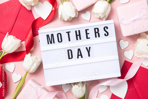Mother's Day lightbox message with white flowers and hearts