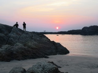 Sonnenuntergang am Om Beach, ein wunderbarer Strand in der Nähe von Gokarna / Karnataka in...