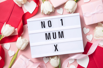 Mother's Day lightbox message with white flowers and hearts