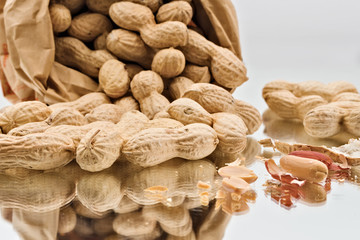 arachidi sacchetto di carta