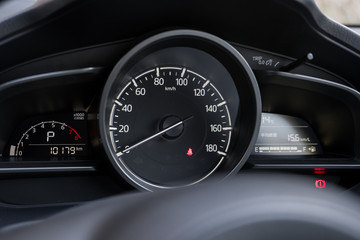 車 メーター スピード デザイン 視認性