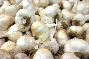 Obraz na płótnie Canvas A group of garlic at market place