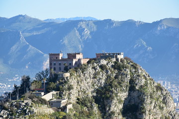 Fototapeta na wymiar Castello Utveggio di Palermo, su monte Pellegrino