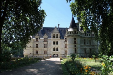 Fototapeta na wymiar Château d'Azay-le-Rideau, france, Loire valley, architecture, castle, house, building, mansion, park, garden, palace, old, grass, green, historic, manor, landmark, lawn, 
