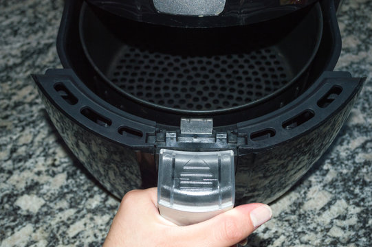 Empty oil-free fryer, Fryer without oil