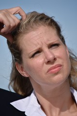 Obraz premium Adult Blonde Business Woman And Confusion