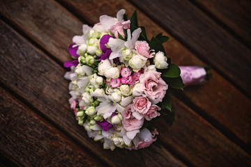 photo of a vintage and rustic style bridal bouquet, wedding details for brides.